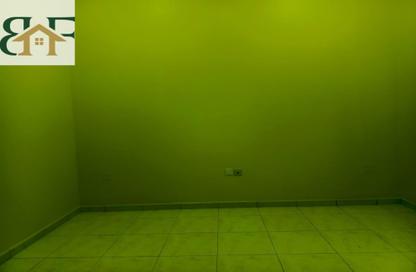 Apartment - 2 Bedrooms - 2 Bathrooms for rent in Al Mansoura - Al Mansoura - Doha