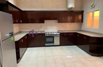مجمع سكني - 4 غرف نوم - 5 حمامات للايجار في شارع  بو هامو - أبو هامور - الدوحة