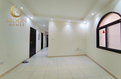 Apartment - 2 Bedrooms - 1 Bathroom for rent in Umm Ghwailina Comm - Umm Ghuwalina - Umm Ghuwailina - Doha