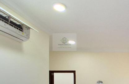 Apartment - 2 Bedrooms - 3 Bathrooms for rent in Umm Ghuwailina 4 - Umm Ghuwailina - Doha