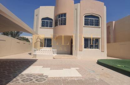 Villa - 5 - 5 for rent in Souk Al gharaffa - Al Gharrafa - Doha