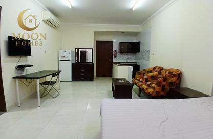 Apartment - Studio - 1 for rent in Umm Ghuwailina 4 - Umm Ghuwailina - Doha