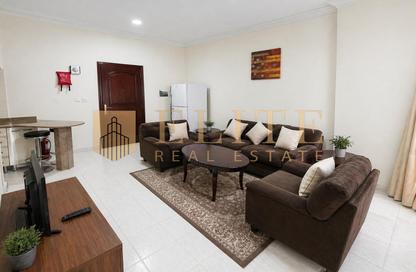 Apartment - 1 Bedroom - 1 Bathroom for rent in Jaidah Square - Umm Ghuwalina - Umm Ghuwailina - Doha