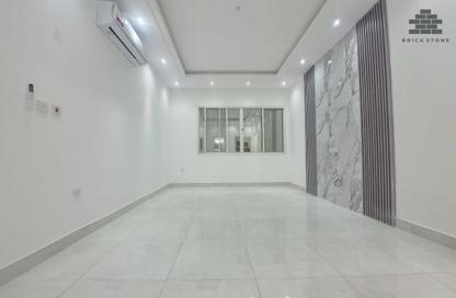Apartment - 2 Bedrooms - 3 Bathrooms for rent in Thabit Bin Zaid Street - Al Mansoura - Doha
