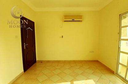 Apartment - 2 Bedrooms - 2 Bathrooms for rent in Salaja Street - Doha Al Jadeed - Doha