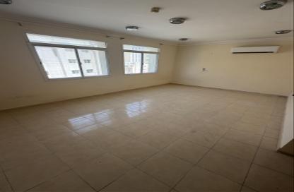 Apartment - 2 Bedrooms - 2 Bathrooms for rent in Al Mansoura - Al Mansoura - Doha