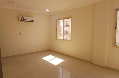 Apartment - 2 Bedrooms - 2 Bathrooms for rent in Umm Ghuwalina - Umm Ghuwailina - Doha