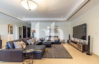 Apartment - 2 Bedrooms - 3 Bathrooms for sale in West Porto Drive - Porto Arabia - The Pearl Island - Doha