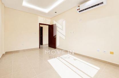 Apartment - 2 Bedrooms - 2 Bathrooms for rent in Al Nasr Street - Al Nasr - Doha