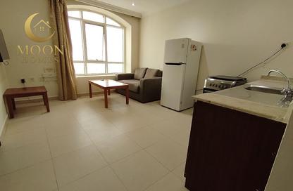 Apartment - 1 Bedroom - 1 Bathroom for rent in Umm Ghuwailina 4 - Umm Ghuwailina - Doha
