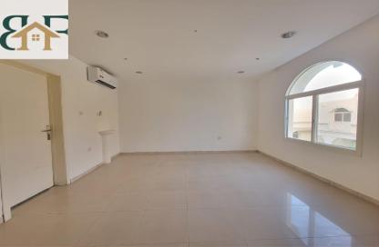 Apartment - 2 Bedrooms - 1 Bathroom for rent in Al Mansoura - Al Mansoura - Doha