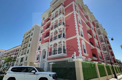 Apartment - 2 Bedrooms - 3 Bathrooms for rent in Floresta Gardens - Floresta Gardens - The Pearl Island - Doha