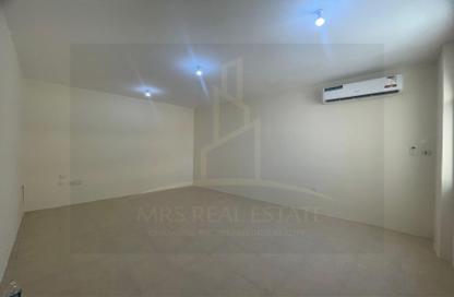 Apartment - 2 Bedrooms - 2 Bathrooms for rent in Thabit Bin Zaid Street - Al Mansoura - Doha
