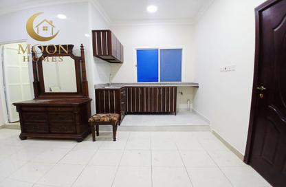 Apartment - Studio - 1 Bathroom for rent in Muntazah 7 - Al Muntazah - Doha