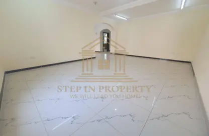 فيلا - 5 غرف نوم - 4 حمامات للايجار في فلل عين خالد - عين خالد - الدوحة