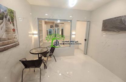 Apartment - Studio - 1 for rent in Umm Ghuwailina 4 - Umm Ghuwailina - Doha