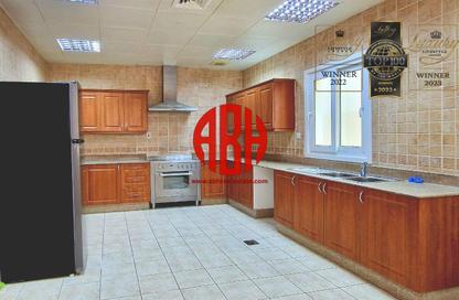 مجمع سكني - 4 غرف نوم - 5 حمامات للايجار في شارع ام السنيم - عين خالد - الدوحة