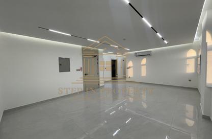Apartment - 2 Bedrooms - 3 Bathrooms for rent in Bin Omran 35 - Fereej Bin Omran - Doha