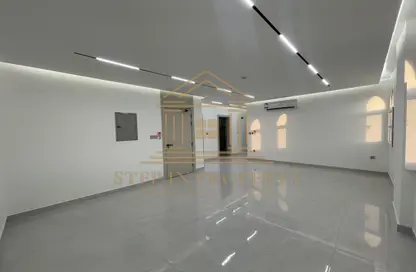 Apartment - 2 Bedrooms - 3 Bathrooms for rent in Bin Omran 35 - Fereej Bin Omran - Doha