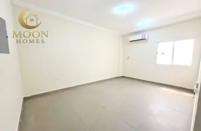 Apartment - 1 Bedroom - 1 Bathroom for rent in Umm Ghwailina Comm - Umm Ghuwalina - Umm Ghuwailina - Doha