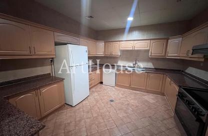 Apartment - 3 Bedrooms - 3 Bathrooms for rent in West Bay - West Bay - Doha