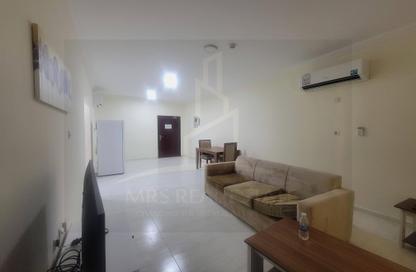 Apartment - 1 Bedroom - 1 Bathroom for rent in Umm Ghwailina Comm - Umm Ghuwalina - Umm Ghuwailina - Doha