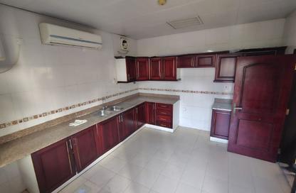 مجمع سكني - 4 غرف نوم - 4 حمامات للايجار في شارع المطار القديم - طريق المطار القديم - الدوحة