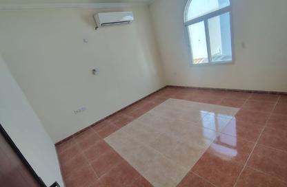 مجمع سكني - 4 غرف نوم - 4 حمامات للايجار في شارع المطار القديم - طريق المطار القديم - الدوحة