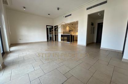 Apartment - 2 Bedrooms - 3 Bathrooms for rent in Qanat Quartier - The Pearl Island - Doha