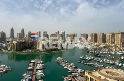 شقة - 2 غرف نوم - 3 حمامات للايجار في طريق بورتو الشرقي - بورتو أرابيا - جزيرة اللؤلؤة - الدوحة