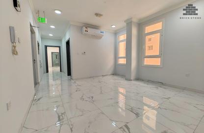 Apartment - 3 Bedrooms - 2 Bathrooms for rent in Umm Ghwailina Comm - Umm Ghuwalina - Umm Ghuwailina - Doha
