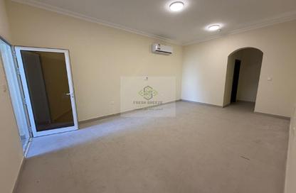 Apartment - 3 Bedrooms - 2 Bathrooms for rent in Fereej Bin Mahmoud - Doha