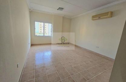Apartment - 2 - 3 for rent in Umm Ghwailina Comm - Umm Ghuwalina - Umm Ghuwailina - Doha