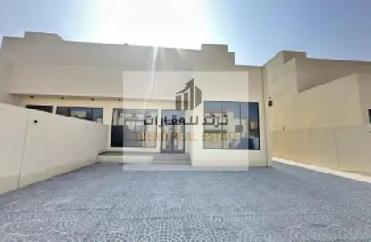 فيلا - 5 غرف نوم - 6 حمامات للايجار في أم صلال علي - أم صلال على - الدوحة