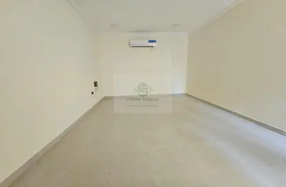 Apartment - 2 Bedrooms - 2 Bathrooms for rent in Al Mansoura - Al Mansoura - Doha