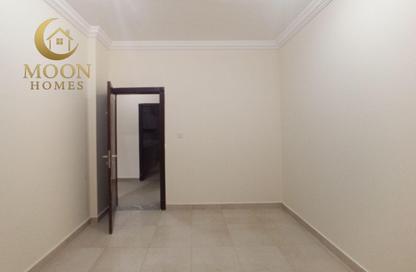 Apartment - 2 Bedrooms - 1 Bathroom for rent in Umm Ghuwailina 4 - Umm Ghuwailina - Doha