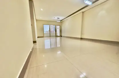 Apartment - 2 Bedrooms - 3 Bathrooms for rent in Marina Tower 21 - Marina District - Lusail