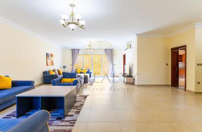 مجمع سكني - 4 غرف نوم - 6 حمامات للايجار في حدائق الفردان - ابو سدرة - الريان - الدوحة