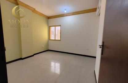 Apartment - 3 Bedrooms - 1 Bathroom for rent in Al Aman Street - Umm Ghuwailina - Doha