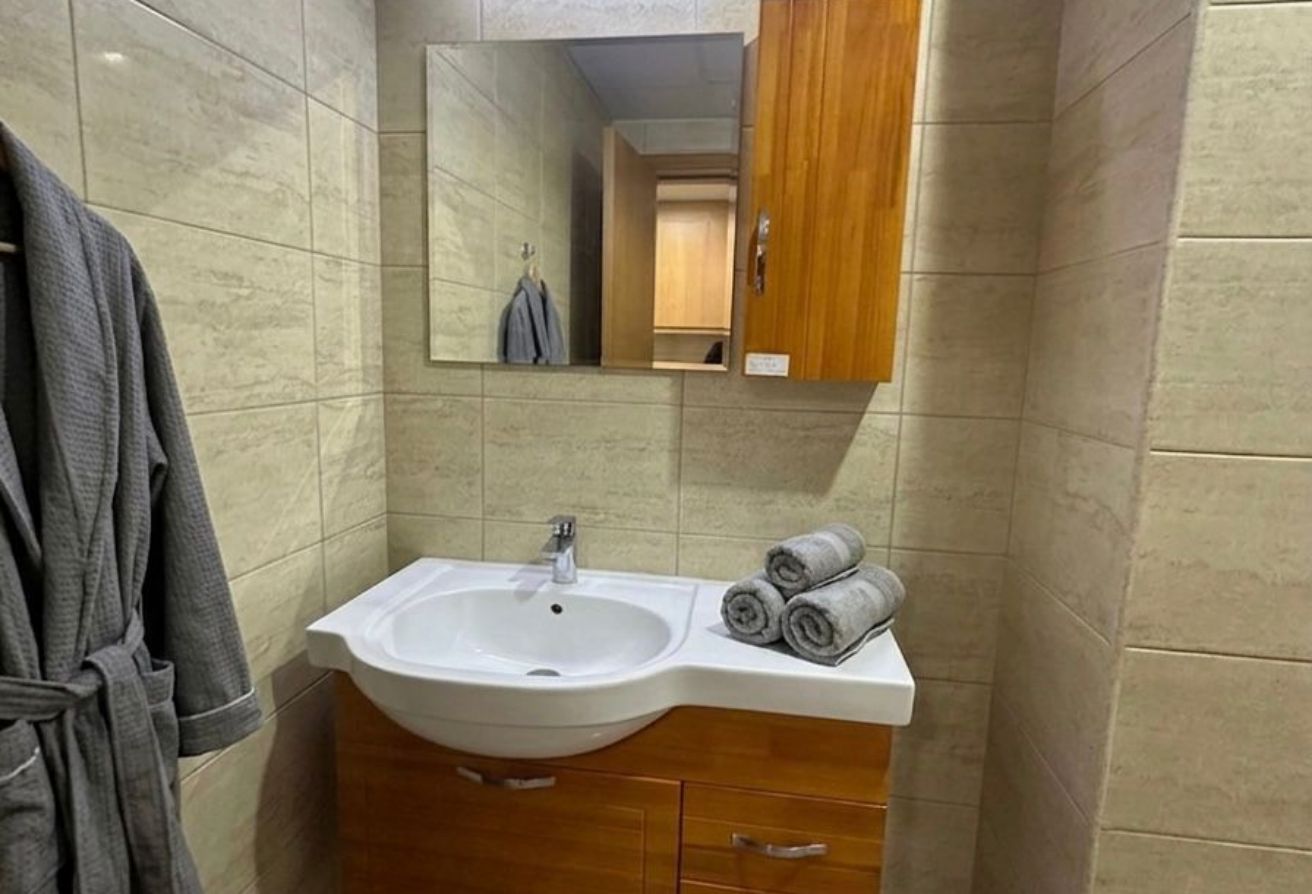 Cozy studio fully furnished with balcony bills inc thumbnail 4