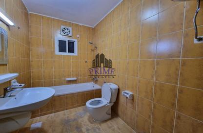 Apartment - 3 Bedrooms - 2 Bathrooms for rent in Umm Ghwailina Comm - Umm Ghuwalina - Umm Ghuwailina - Doha Apartment - 3 Bedrooms - 2 Bathrooms for rent in Umm Ghwailina Comm - Umm Ghuwalina - Umm Ghuwailina - Doha