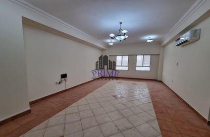 Apartment - 3 Bedrooms - 2 Bathrooms for rent in Umm Ghwailina Comm - Umm Ghuwalina - Umm Ghuwailina - Doha