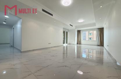 Apartment - 2 Bedrooms - 3 Bathrooms for rent in West Porto Drive - Porto Arabia - The Pearl Island - Doha