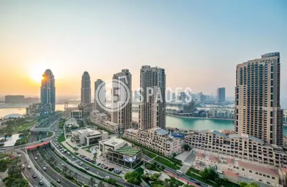 شقة - 4 غرف نوم - 6 حمامات للايجار في طريق بورتو الغربي - بورتو أرابيا - جزيرة اللؤلؤة - الدوحة