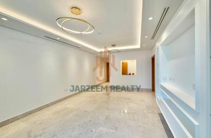 Apartment - 2 Bedrooms - 2 Bathrooms for rent in The Garden - Floresta Gardens - The Pearl Island - Doha