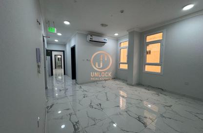Apartment - 3 Bedrooms - 2 Bathrooms for rent in Umm Ghwailina Comm - Umm Ghuwalina - Umm Ghuwailina - Doha