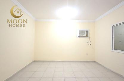 Apartment - 2 Bedrooms - 2 Bathrooms for rent in Umm Ghuwailina 4 - Umm Ghuwailina - Doha