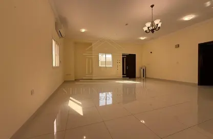 فيلا - 4 غرف نوم - 5 حمامات للايجار في شارع  بو هامو - أبو هامور - الدوحة