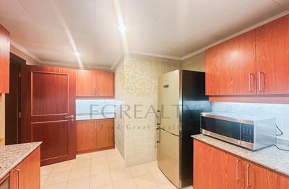Apartment - 2 Bedrooms - 3 Bathrooms for rent in West Porto Drive - Porto Arabia - The Pearl Island - Doha