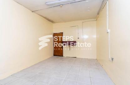Warehouse - Studio - 7+ Bathrooms for rent in Industrial Area 4 - Industrial Area - Industrial Area - Doha